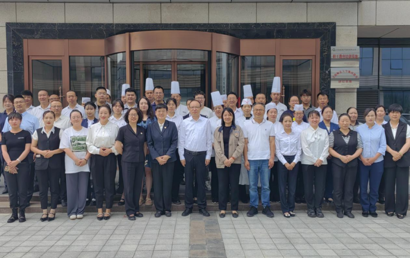 青海師范大學(xué)繼續(xù)教育研培基地揭牌儀式在昆侖國(guó)際酒店舉行