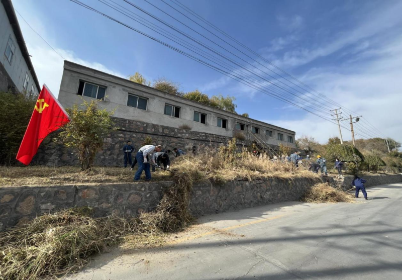 有工投黨員干部、團(tuán)員青年的耕耘那處便是公司最美麗的一角-----物產(chǎn)工投公司開展環(huán)境專項(xiàng)整治主題黨日、團(tuán)日活動(dòng)